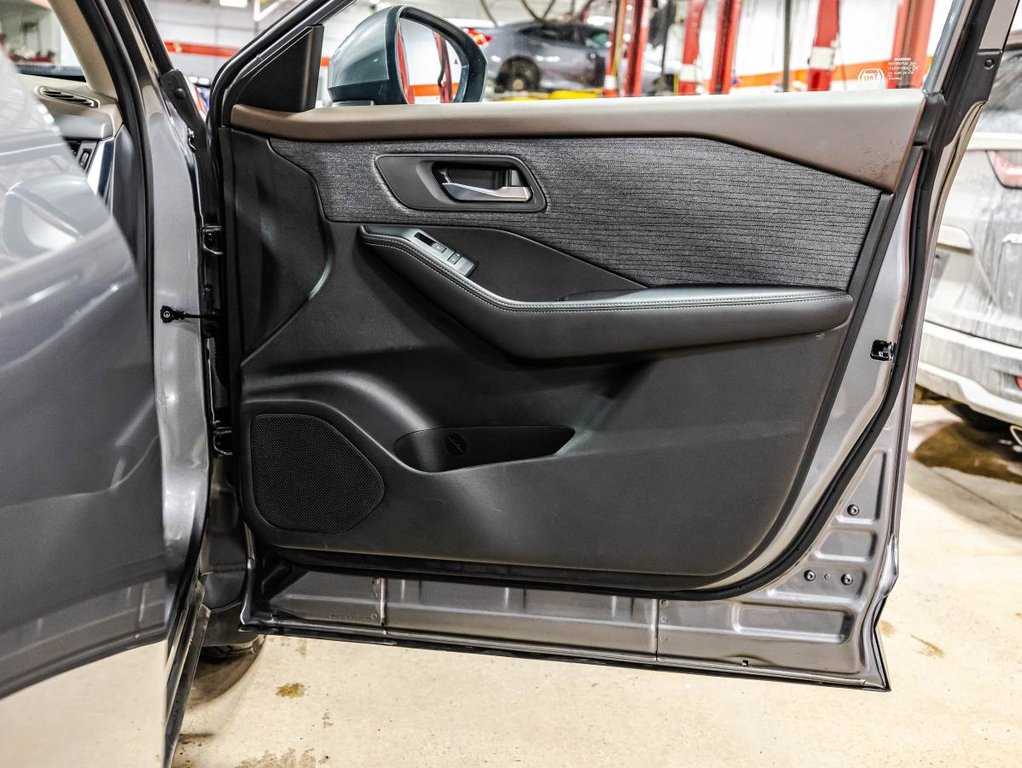 2023 Nissan Rogue SV Moonroof AWQD I HEATED SEATS & STEERING WHEEL I PANORAMIC SUNROOF I MAGS I STARTER in Montréal, Quebec - 17 - w1024h768px