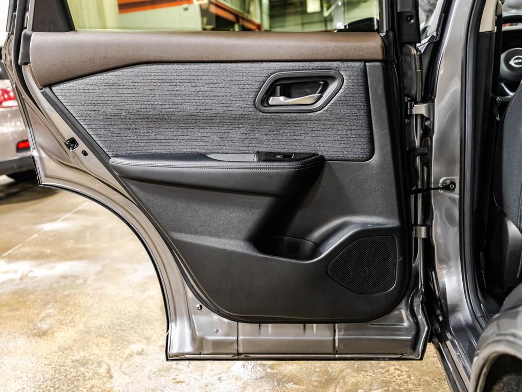 2023 Nissan Rogue SV Moonroof AWQD I HEATED SEATS & STEERING WHEEL I PANORAMIC SUNROOF I MAGS I STARTER in Montréal, Quebec - 13 - w1024h768px
