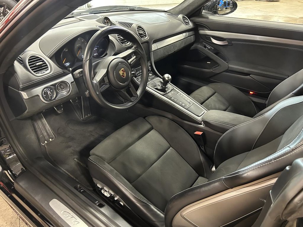 2022 Porsche 718 Cayman GT4 coupé 22 000 KM - 1 PROPRIO - CPO PORSCHE in Montréal, Quebec - 7 - w1024h768px