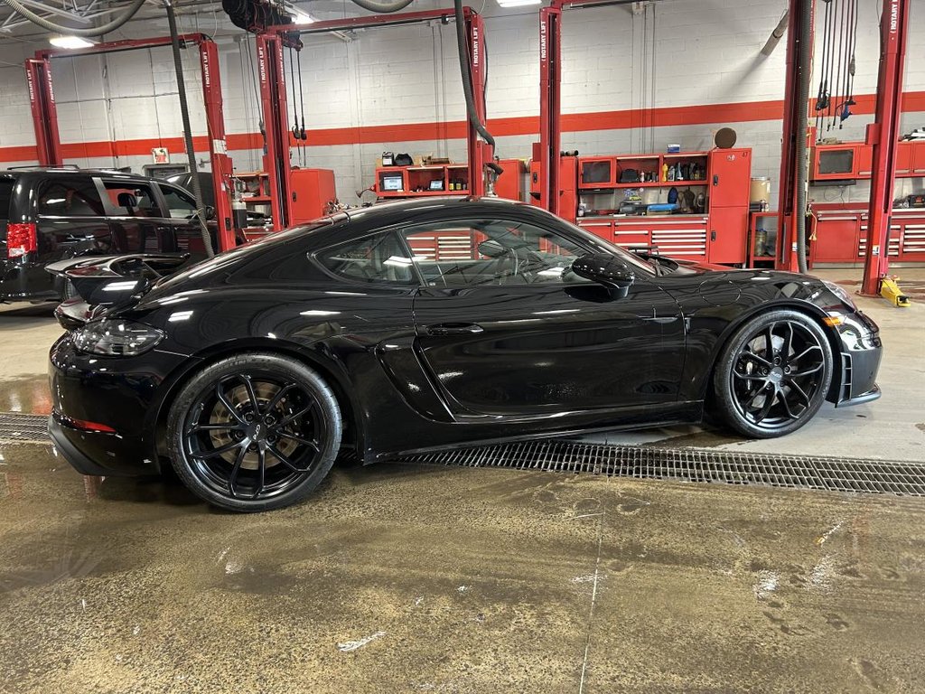 2022 Porsche 718 Cayman GT4 coupé 22 000 KM - 1 PROPRIO - CPO PORSCHE in Montréal, Quebec - 4 - w1024h768px