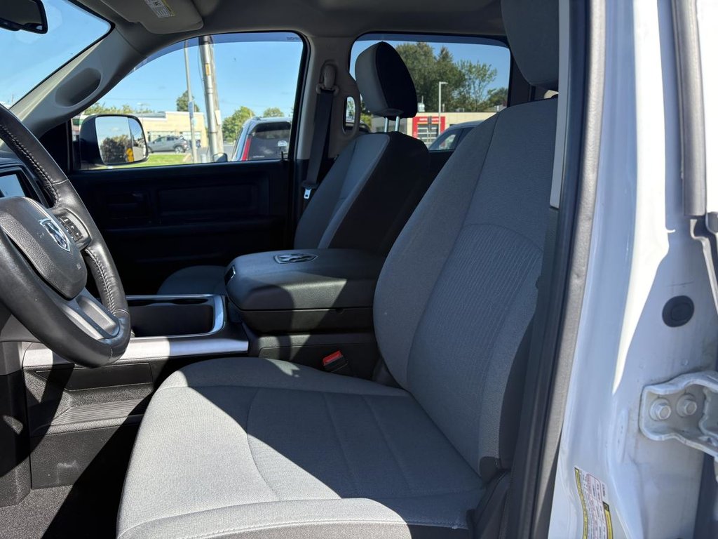 2023 Ram 1500 Classic Express 4x4 Crew Cab 5'7 Box in Montréal, Quebec - 10 - w1024h768px