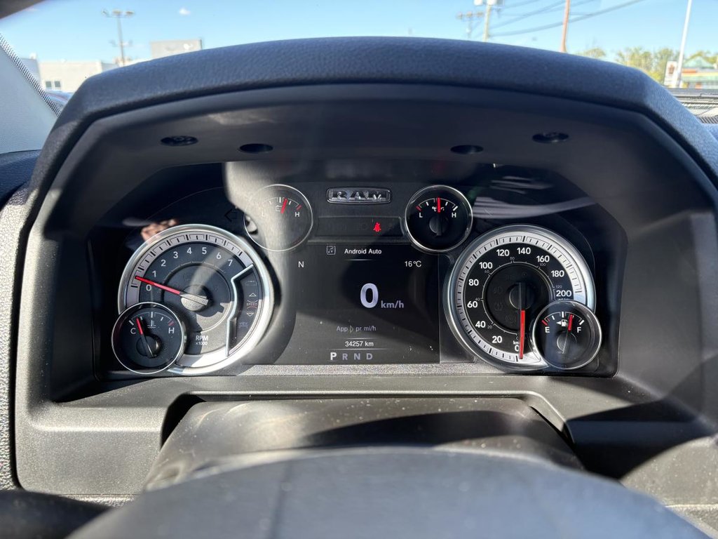 2023 Ram 1500 Classic Express 4x4 Crew Cab 5'7 Box in Montréal, Quebec - 11 - w1024h768px