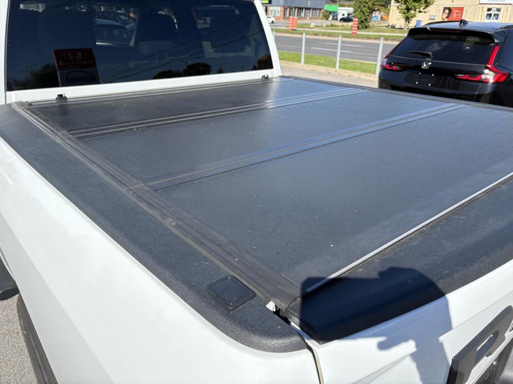 2023 Ram 1500 Classic Express 4x4 Crew Cab 5'7 Box in Montréal, Quebec - 7 - w1024h768px