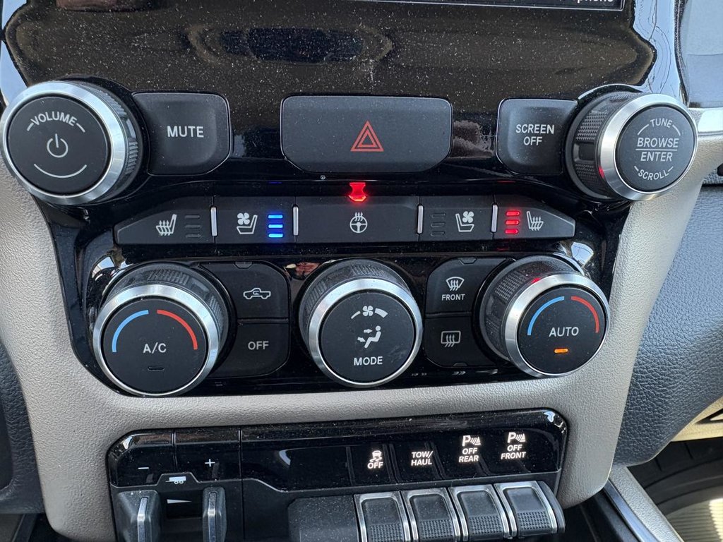 2019 Ram 1500 Laramie 4x4 Crew Cab 5'7 Box I 38,000 KM I MINT CONDITION I 8 TIRES 8 MAGS I LEATHER I CAMERA in Montréal, Quebec - 9 - w1024h768px