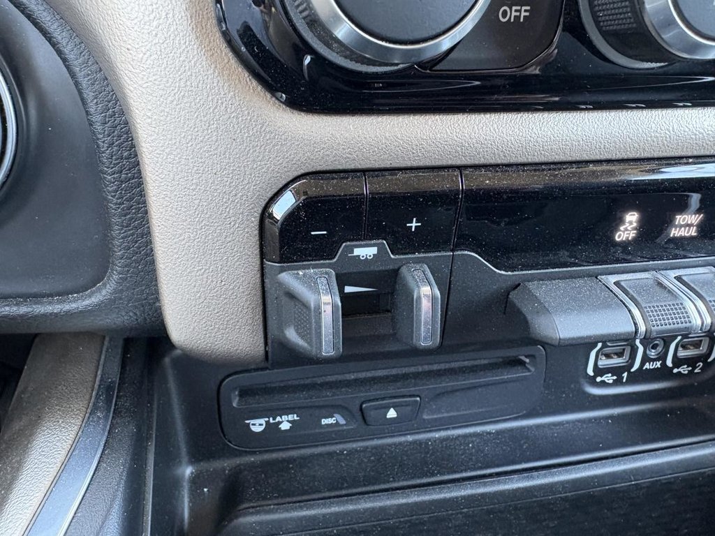 2019 Ram 1500 Laramie 4x4 Crew Cab 5'7 Box I 38,000 KM I MINT CONDITION I 8 TIRES 8 MAGS I LEATHER I CAMERA in Montréal, Quebec - 7 - w1024h768px