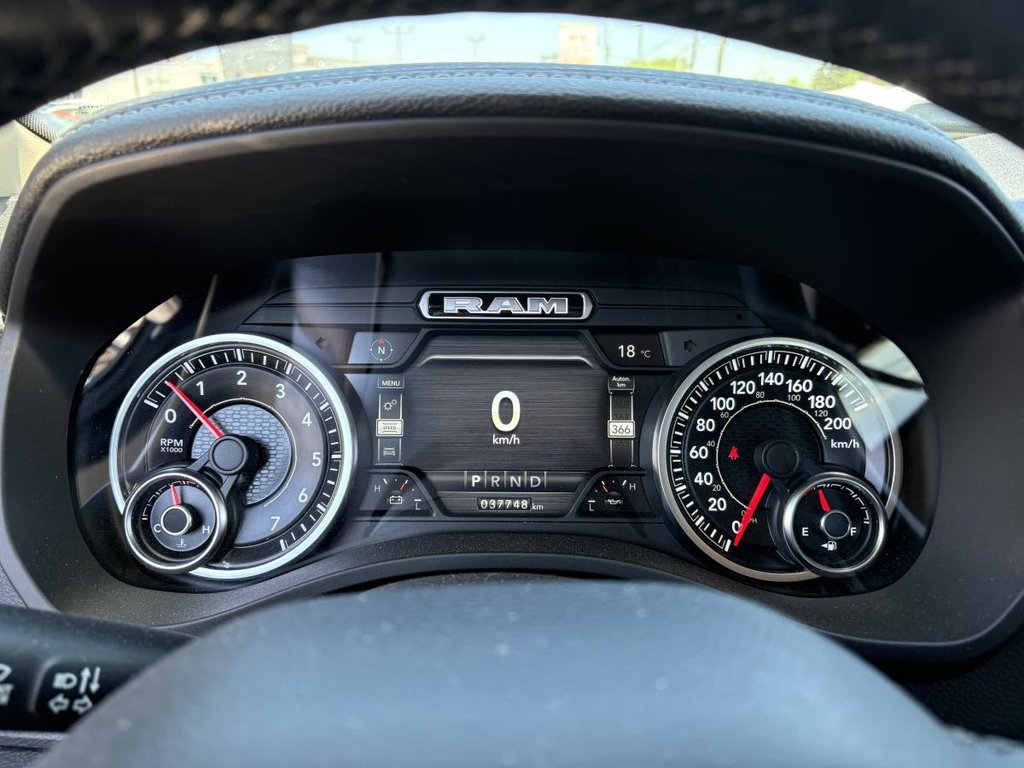 2019 Ram 1500 Laramie 4x4 Crew Cab 5'7 Box I 38,000 KM I MINT CONDITION I 8 TIRES 8 MAGS I LEATHER I CAMERA in Montréal, Quebec - 11 - w1024h768px