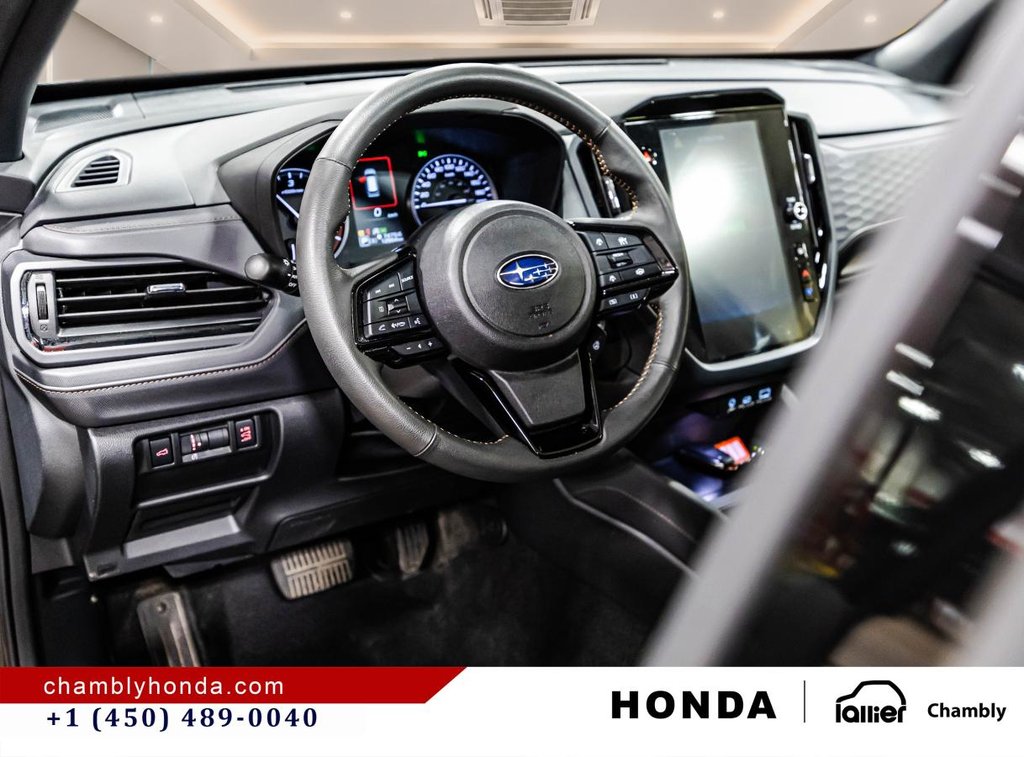 2025 Subaru Forester Premier AWD 13,000 KM I LEATHER I HEATED SEAT I CAMMERA I MAGS I CARPLAY I SUNROOF I ACTIVE SECURIT in Montréal, Quebec - 21 - w1024h768px