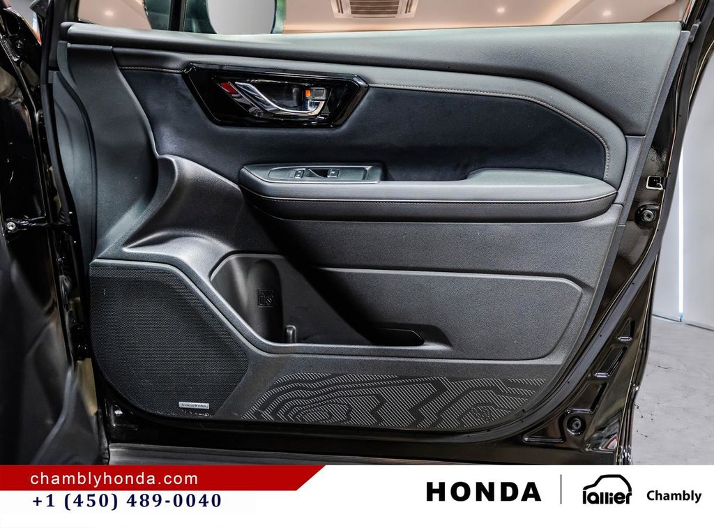 2025 Subaru Forester Premier AWD 13,000 KM I LEATHER I HEATED SEAT I CAMMERA I MAGS I CARPLAY I SUNROOF I ACTIVE SECURIT in Montréal, Quebec - 17 - w1024h768px