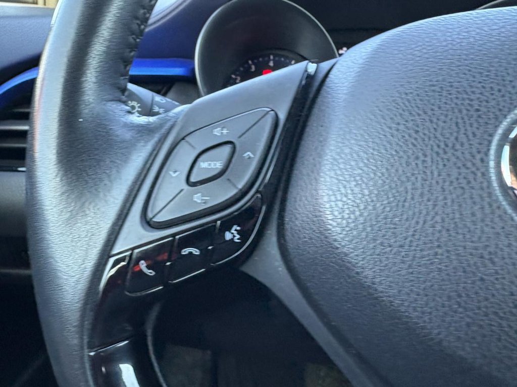 Toyota C-HR XLE Premium MAGS I HEATED SEATS AND STEERING WHEEL I BLUETOOTH I CAMERA I ACTIVE SECURITY 2021 à Montréal, Québec - 10 - w1024h768px