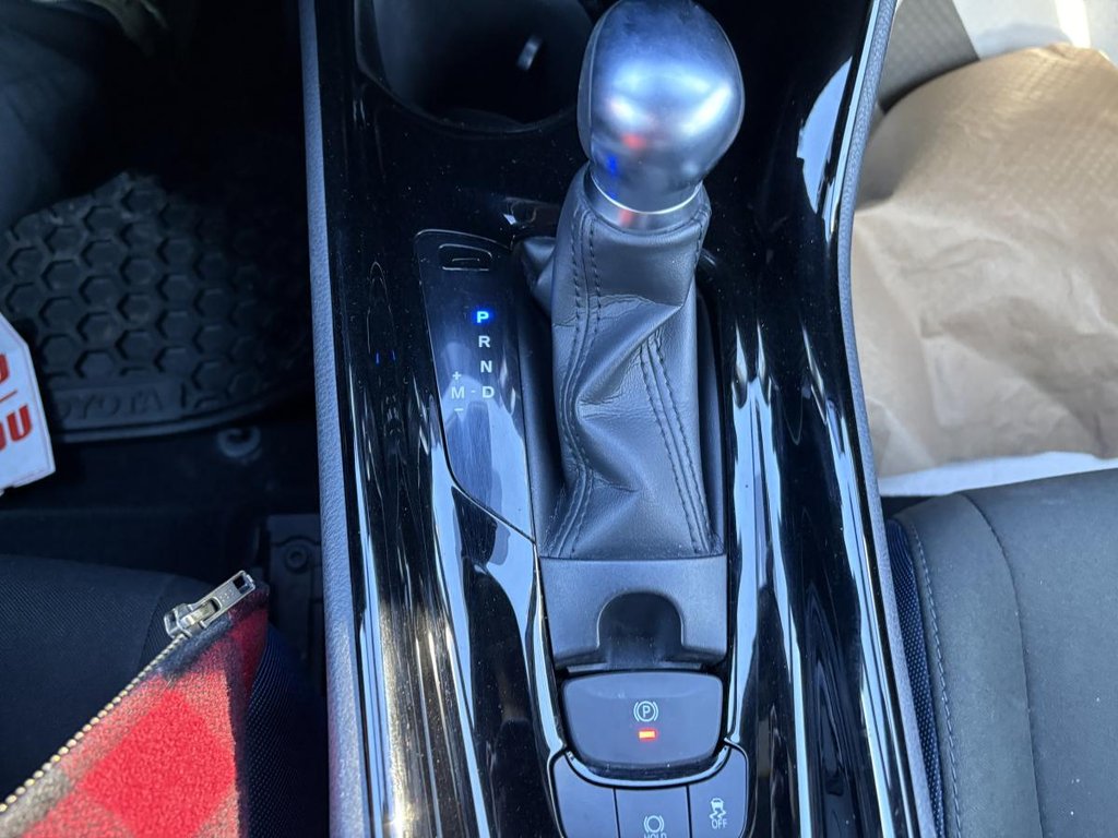 Toyota C-HR XLE Premium MAGS I HEATED SEATS AND STEERING WHEEL I BLUETOOTH I CAMERA I ACTIVE SECURITY 2021 à Montréal, Québec - 8 - w1024h768px