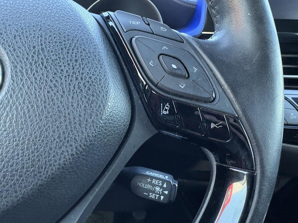 Toyota C-HR XLE Premium MAGS I HEATED SEATS AND STEERING WHEEL I BLUETOOTH I CAMERA I ACTIVE SECURITY 2021 à Montréal, Québec - 9 - w1024h768px