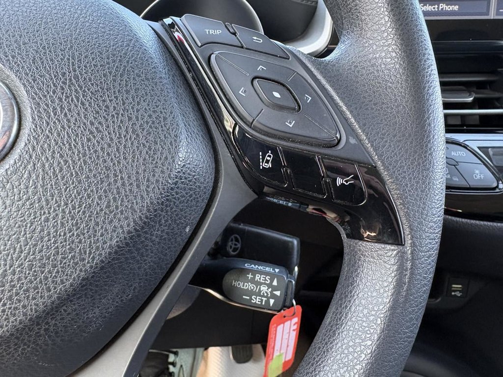 2022 Toyota C-HR LE CARPLAY I CAMERA I BLUETOOTH I ACTIVE SECURITY in Montréal, Quebec - 12 - w1024h768px