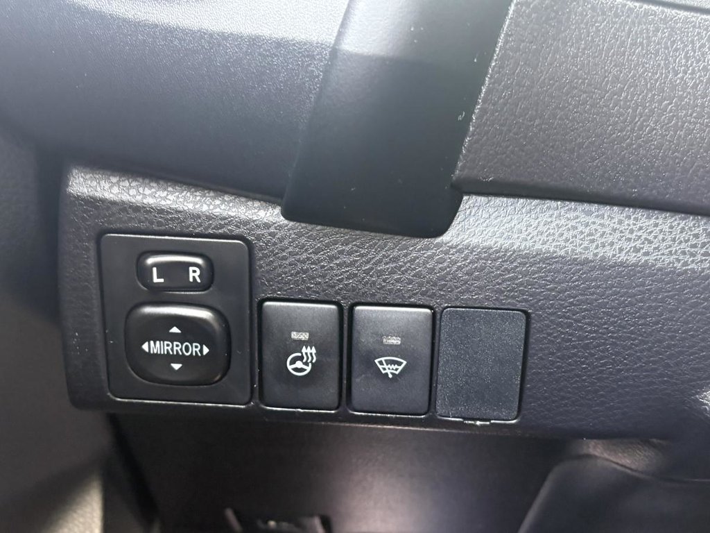 2018 Toyota Corolla LE 70,000 KM I HEATED SEATS AND STEERING WHEEL I CAMERA  I SUNROOF I MAGS I  ACTIVE SECURITY in Montréal, Quebec - 12 - w1024h768px