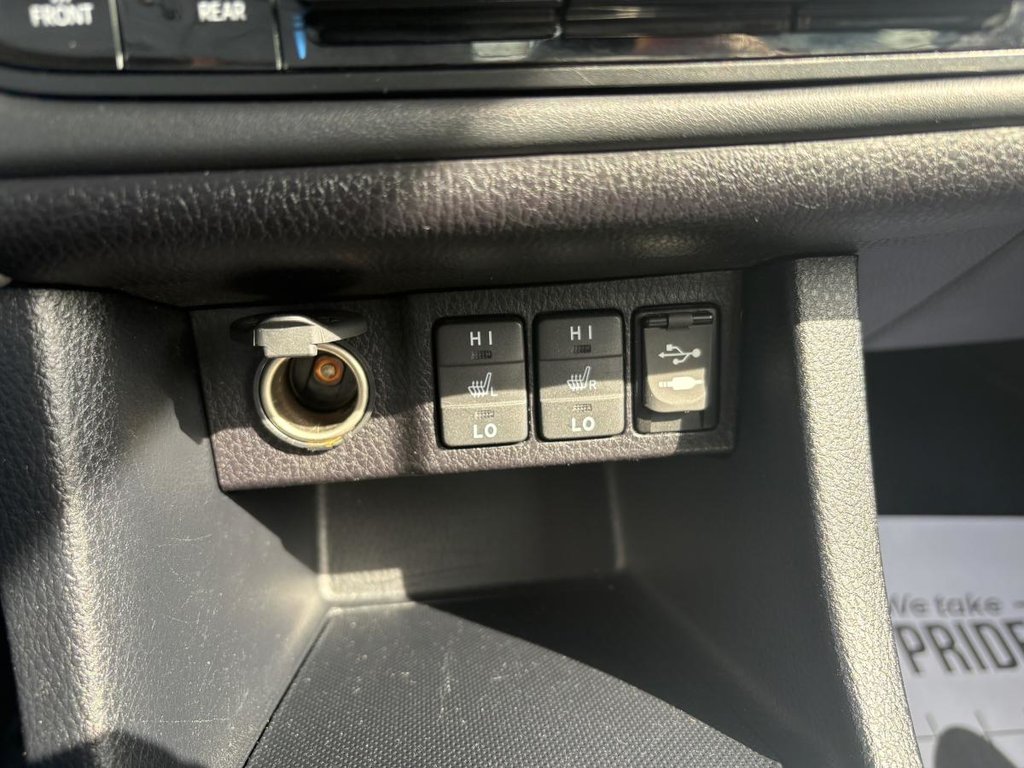 2018 Toyota Corolla LE 70,000 KM I HEATED SEATS AND STEERING WHEEL I CAMERA  I SUNROOF I MAGS I  ACTIVE SECURITY in Montréal, Quebec - 9 - w1024h768px