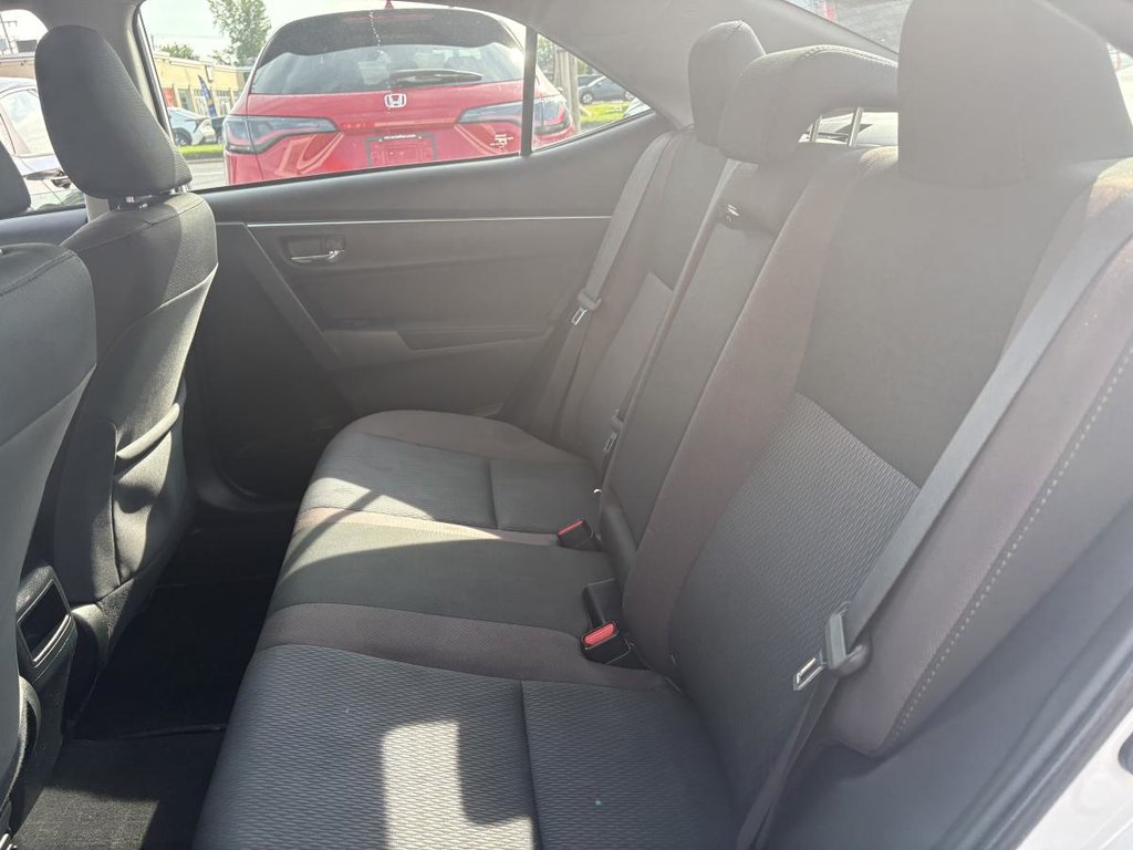 2018 Toyota Corolla LE 70,000 KM I HEATED SEATS AND STEERING WHEEL I CAMERA  I SUNROOF I MAGS I  ACTIVE SECURITY in Montréal, Quebec - 6 - w1024h768px