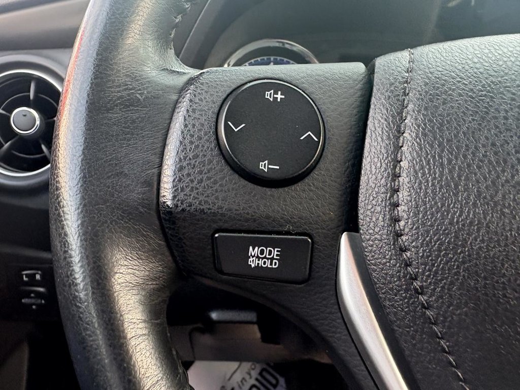 2018 Toyota Corolla LE 70,000 KM I HEATED SEATS AND STEERING WHEEL I CAMERA  I SUNROOF I MAGS I  ACTIVE SECURITY in Montréal, Quebec - 11 - w1024h768px