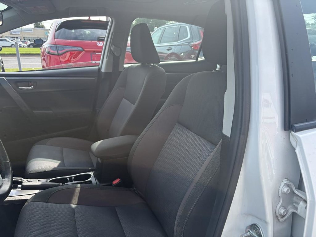 2018 Toyota Corolla LE 70,000 KM I HEATED SEATS AND STEERING WHEEL I CAMERA  I SUNROOF I MAGS I  ACTIVE SECURITY in Montréal, Quebec - 7 - w1024h768px