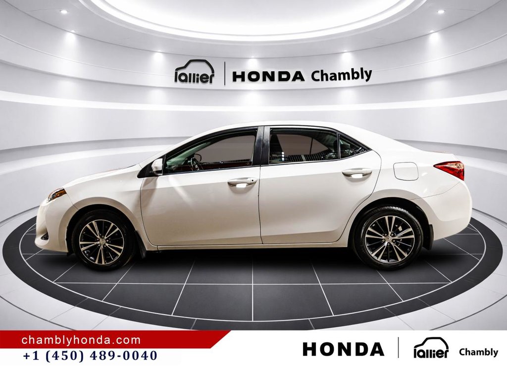 2018 Toyota Corolla LE 70,000 KM I HEATED SEATS AND STEERING WHEEL I CAMERA  I SUNROOF I MAGS I  ACTIVE SECURITY in Montréal, Quebec - 4 - w1024h768px