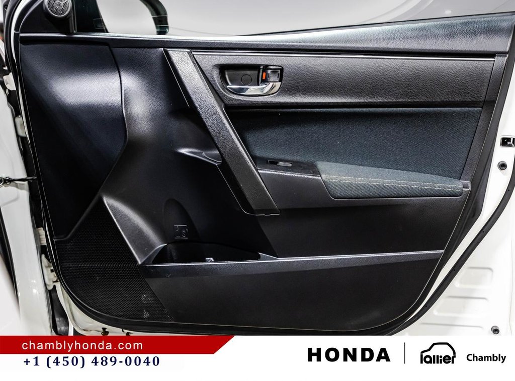 2018 Toyota Corolla LE 70,000 KM I HEATED SEATS AND STEERING WHEEL I CAMERA  I SUNROOF I MAGS I  ACTIVE SECURITY in Montréal, Quebec - 16 - w1024h768px