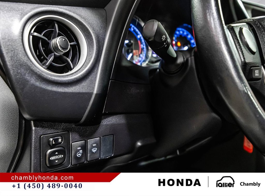 2018 Toyota Corolla LE 70,000 KM I HEATED SEATS AND STEERING WHEEL I CAMERA  I SUNROOF I MAGS I  ACTIVE SECURITY in Montréal, Quebec - 21 - w1024h768px