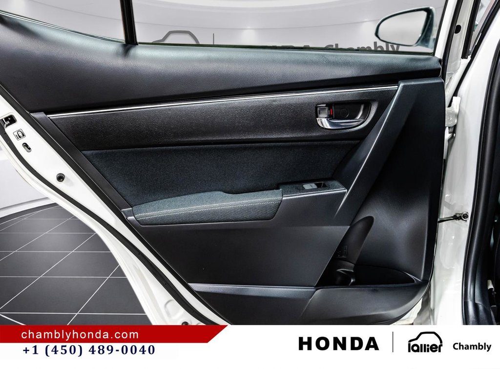 2018 Toyota Corolla LE 70,000 KM I HEATED SEATS AND STEERING WHEEL I CAMERA  I SUNROOF I MAGS I  ACTIVE SECURITY in Montréal, Quebec - 12 - w1024h768px