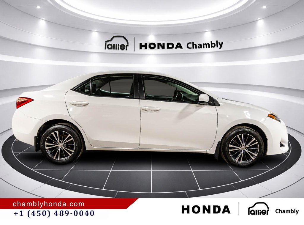 2018 Toyota Corolla LE 70,000 KM I HEATED SEATS AND STEERING WHEEL I CAMERA  I SUNROOF I MAGS I  ACTIVE SECURITY in Montréal, Quebec - 8 - w1024h768px