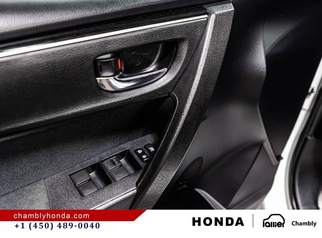 2018 Toyota Corolla LE 70,000 KM I HEATED SEATS AND STEERING WHEEL I CAMERA  I SUNROOF I MAGS I  ACTIVE SECURITY in Montréal, Quebec - 11 - w1024h768px
