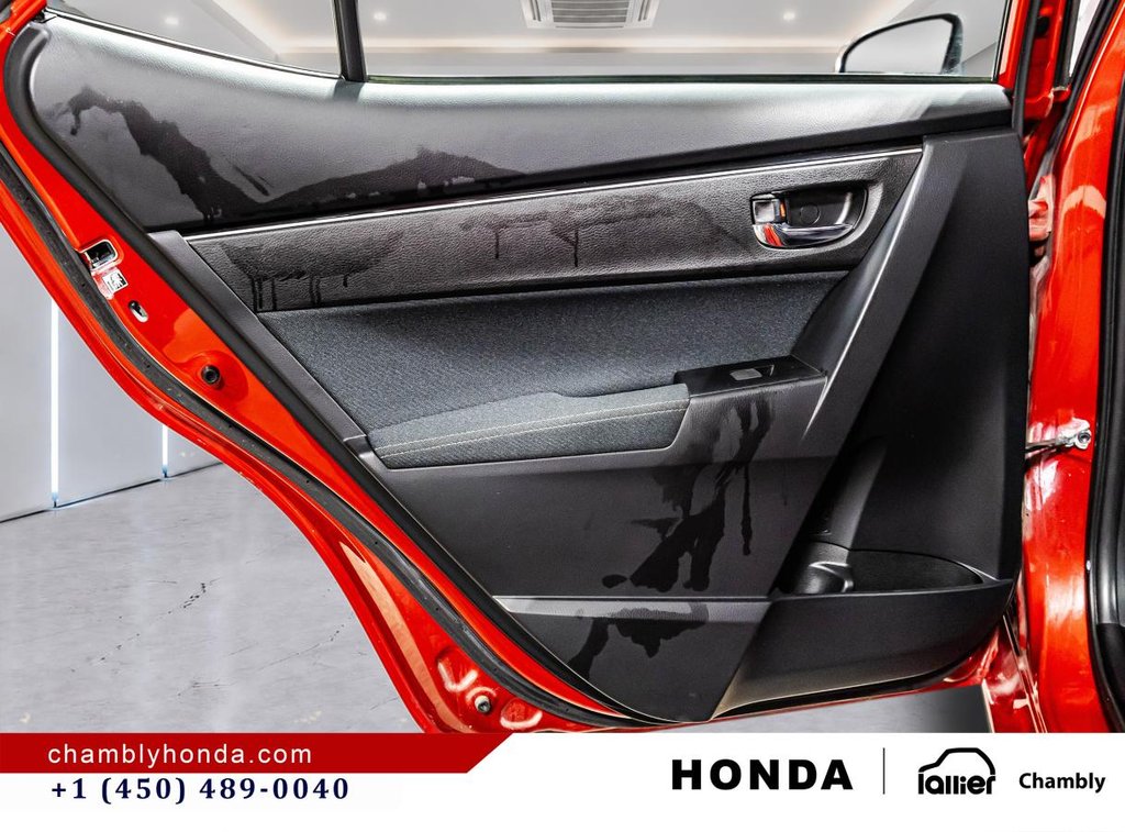 2018 Toyota Corolla LE 28,000 KM!!! AUTOMATIC I HEATED SEATS I BLUETOOTH I CAMERA in Montréal, Quebec - 12 - w1024h768px