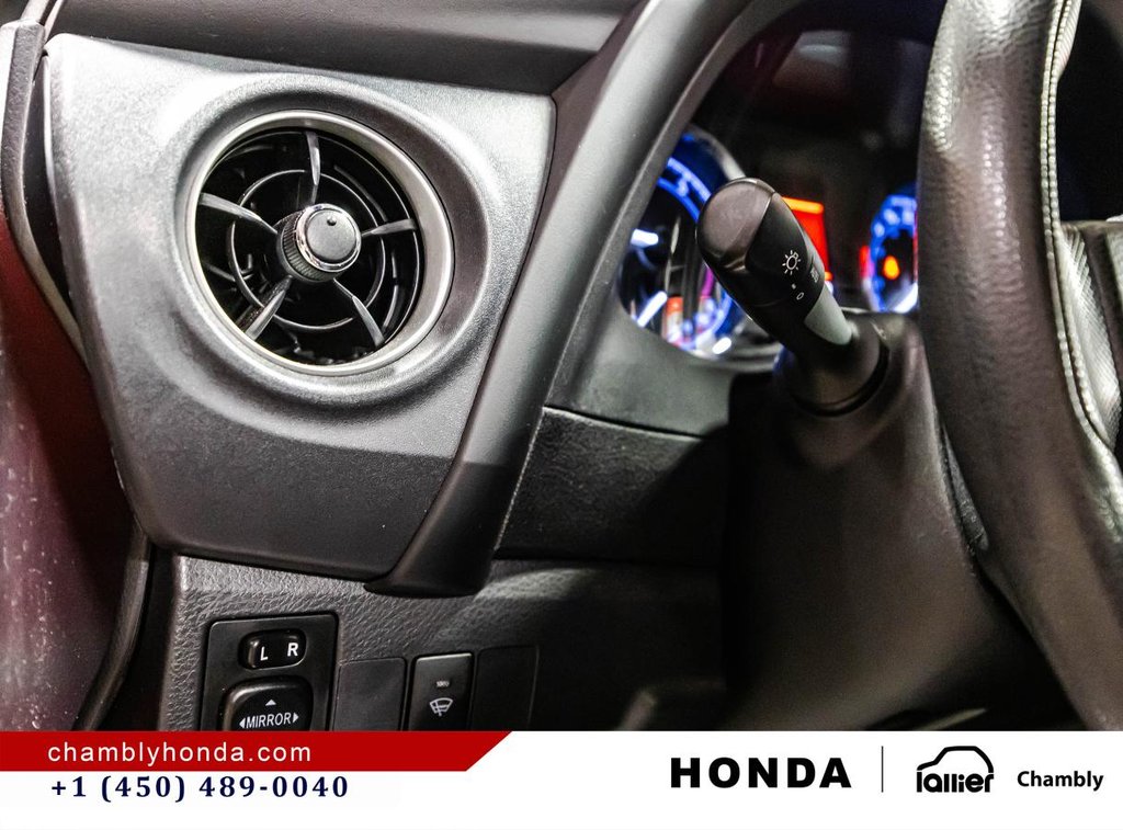2018 Toyota Corolla LE 28,000 KM!!! AUTOMATIC I HEATED SEATS I BLUETOOTH I CAMERA in Montréal, Quebec - 20 - w1024h768px