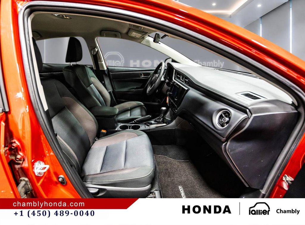 2018 Toyota Corolla LE 28,000 KM!!! AUTOMATIC I HEATED SEATS I BLUETOOTH I CAMERA in Montréal, Quebec - 17 - w1024h768px