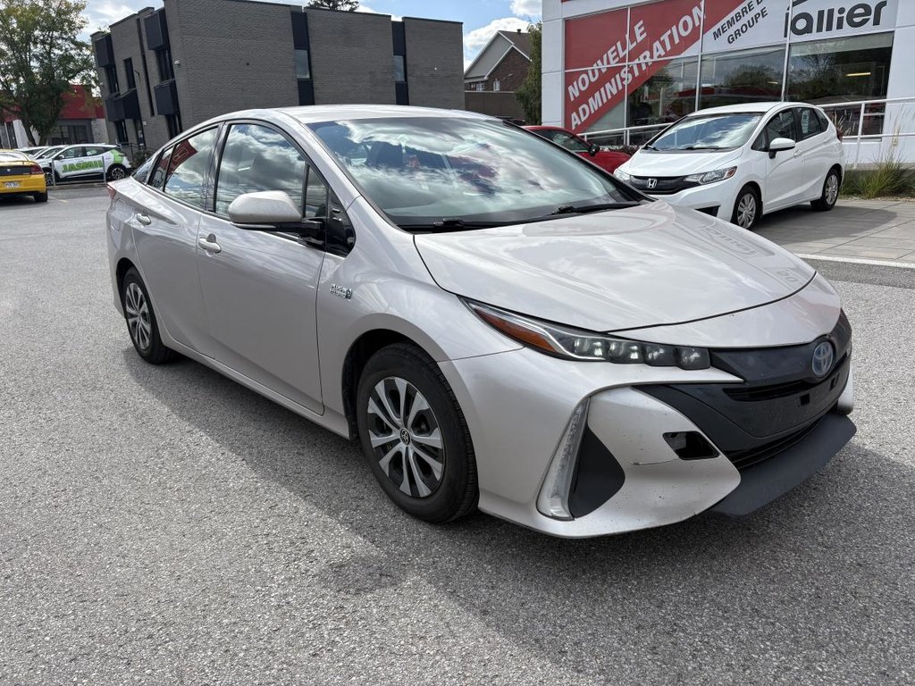 Toyota Prius Prime Upgrade Auto I LEATHER I BIG SCREEN I HEATED SEATS AND STEERING WHEEL I ACTIVE SECURITY 2020 à Montréal, Québec - 2 - w1024h768px