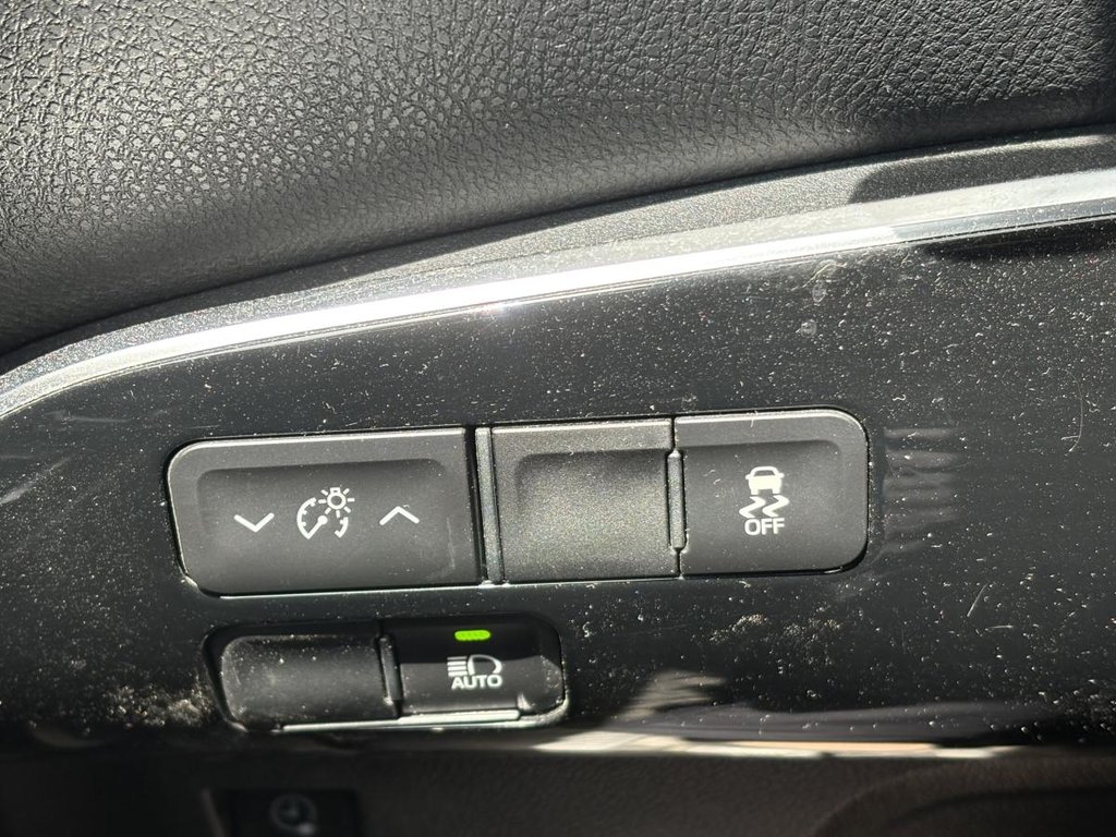 Toyota Prius Prime Upgrade Auto I LEATHER I BIG SCREEN I HEATED SEATS AND STEERING WHEEL I ACTIVE SECURITY 2020 à Montréal, Québec - 13 - w1024h768px