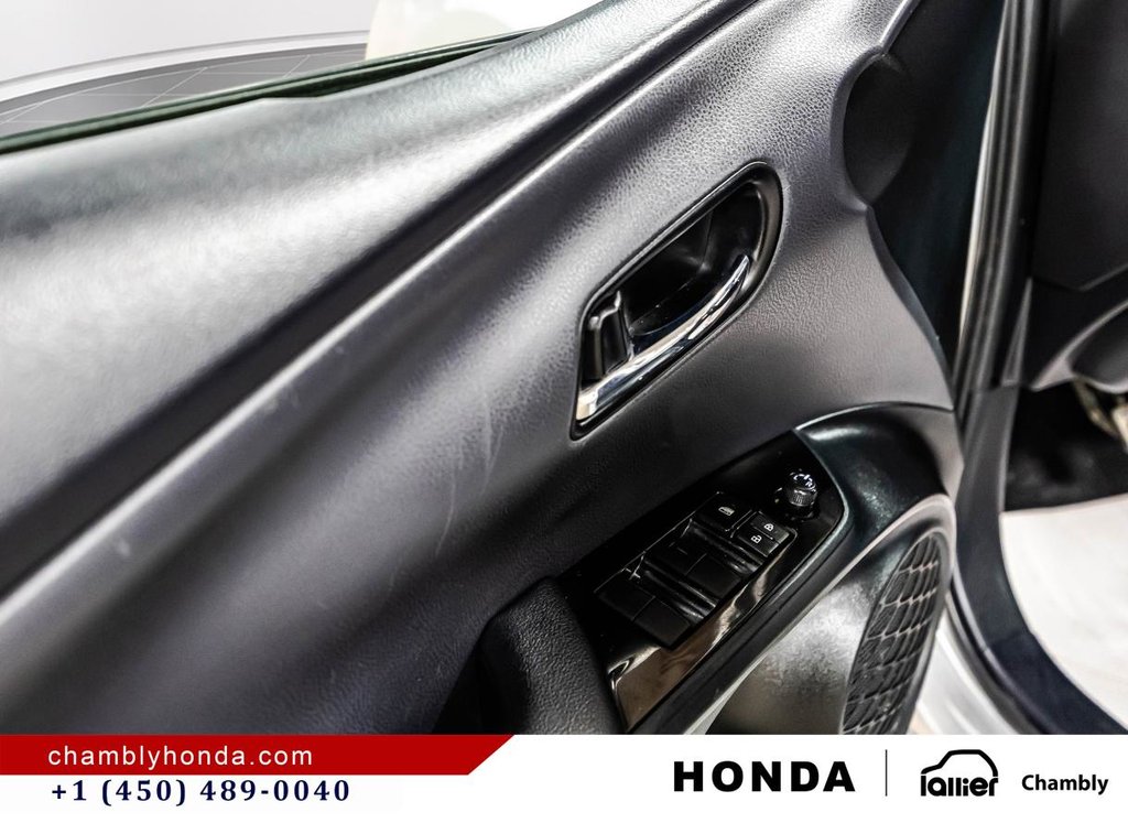 2021 Toyota Prius Prime MAGS I HEATED SEATS I CARPLAY I 2$ FOR A LITRE IS NOT THAT BAD!!! in Montréal, Quebec - 11 - w1024h768px