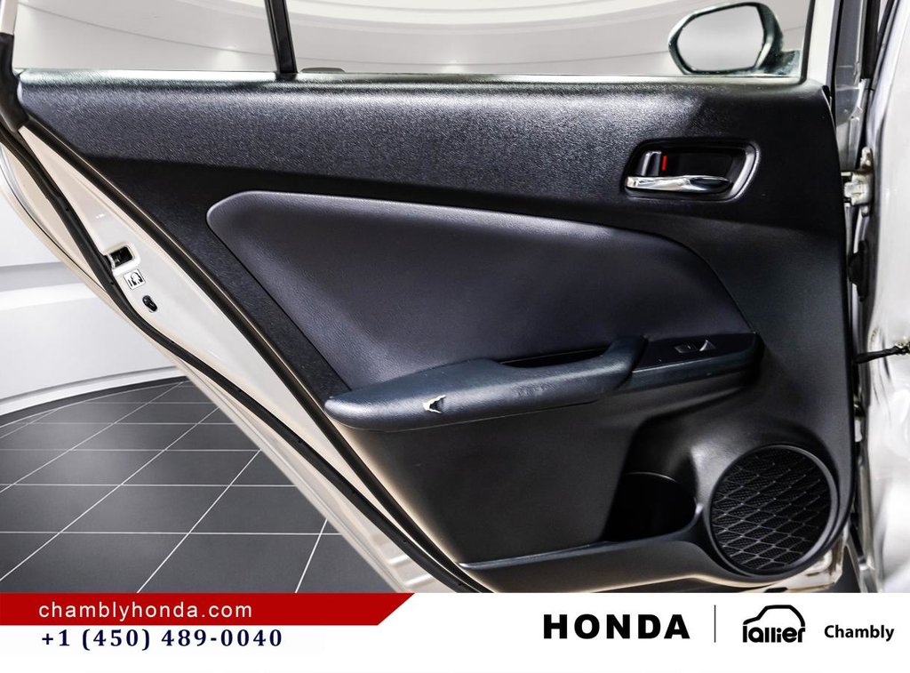 2021 Toyota Prius Prime MAGS I HEATED SEATS I CARPLAY I 2$ FOR A LITRE IS NOT THAT BAD!!! in Montréal, Quebec - 12 - w1024h768px