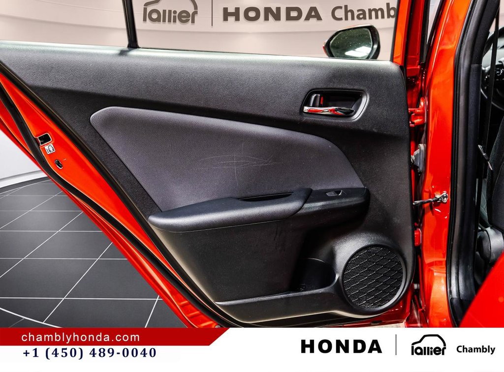 2022 Toyota Prius Prime MAGS I HEATED SEATS I CARPLAY I ACTIVESECURITY in Montréal, Quebec - 12 - w1024h768px