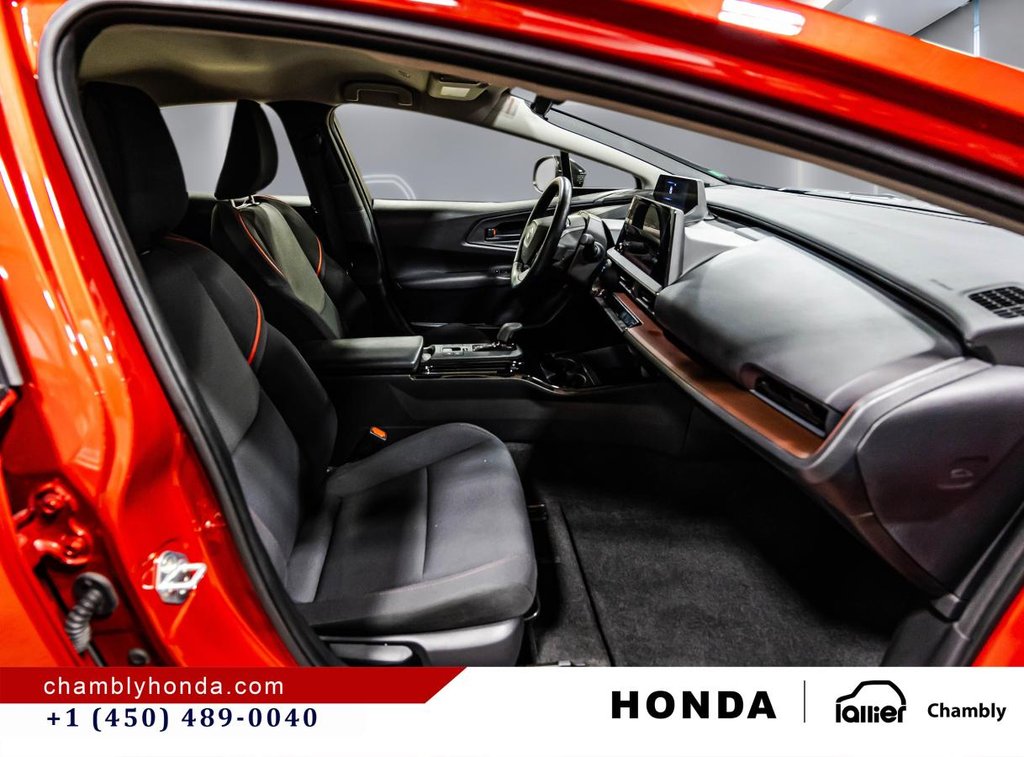 2024 Toyota Prius Prime SE  I CARPLAY I MAGS I HEATED SEATS I CAMERA I ACTIVE SECURITY in Montréal, Quebec - 18 - w1024h768px