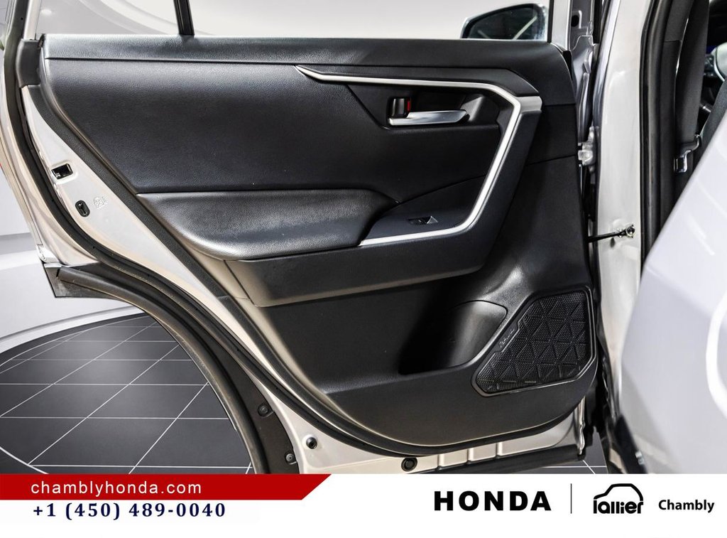 2024 Toyota RAV4 Prime SE AWD PLUG-IN HYBRID I HEATED SEATS I CARPLAY I CAMERA I MAGS I ACTIVE SECURITY in Montréal, Quebec - 12 - w1024h768px