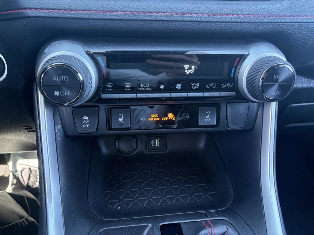 2024 Toyota RAV4 Prime SE AWD  SUNROOD I MAGS I CARPLAY I HEATED SEATS I CAMERA I ACTIVE SECURITY in Montréal, Quebec - 11 - w1024h768px
