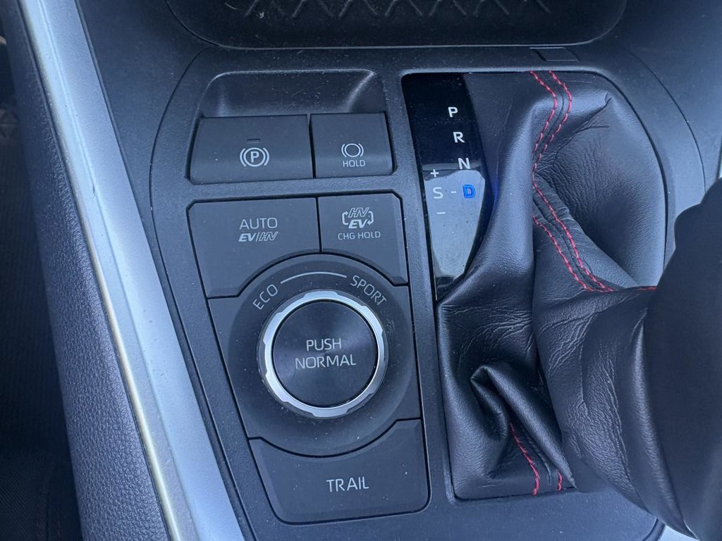 2024 Toyota RAV4 Prime SE AWD  SUNROOD I MAGS I CARPLAY I HEATED SEATS I CAMERA I ACTIVE SECURITY in Montréal, Quebec - 12 - w1024h768px