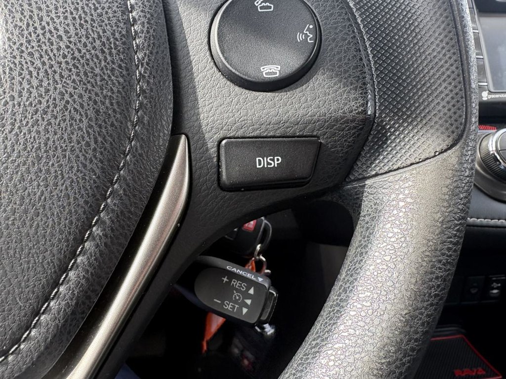 Toyota RAV4 XLE SUNROOF, CAMERA & BLUETOOTH LES TECHNO ON OLD CAR IS PERFECT !!!! 2015 à Montréal, Québec - 9 - w1024h768px