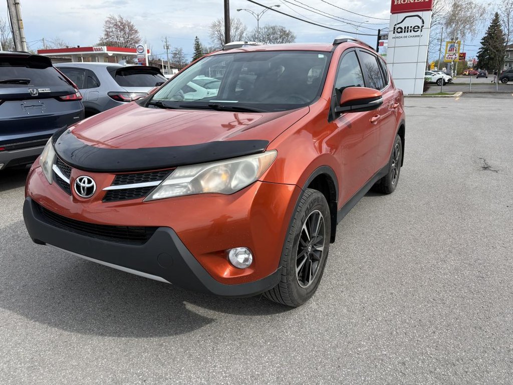 Toyota RAV4 XLE SUNROOF, CAMERA & BLUETOOTH LES TECHNO ON OLD CAR IS PERFECT !!!! 2015 à Montréal, Québec - 3 - w1024h768px