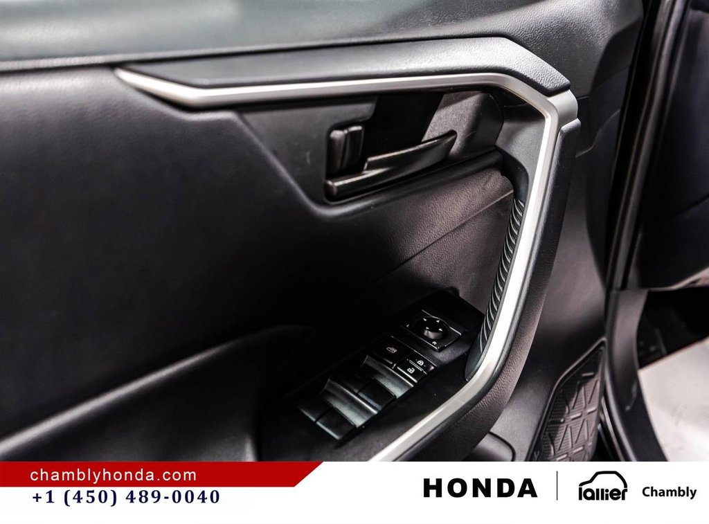 Toyota RAV4 LE AWD  I CARPLAY I HEATED SEATS I CAMERA I MAGS I ACTIVE SECURITY 2019 à Montréal, Québec - 11 - w1024h768px