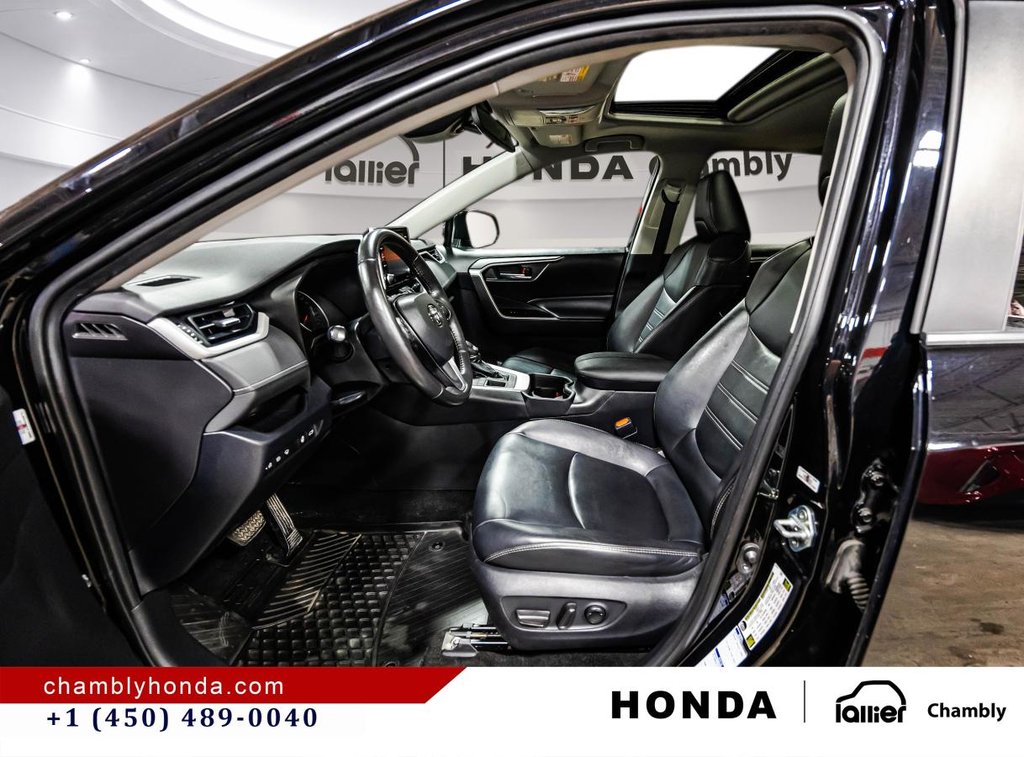 2020 Toyota RAV4 XLE AWD LEATHER I SUNROOF I MAGS I HEATED SEATS I CAMERA I ACTIVE SECURITY in Montréal, Quebec - 20 - w1024h768px