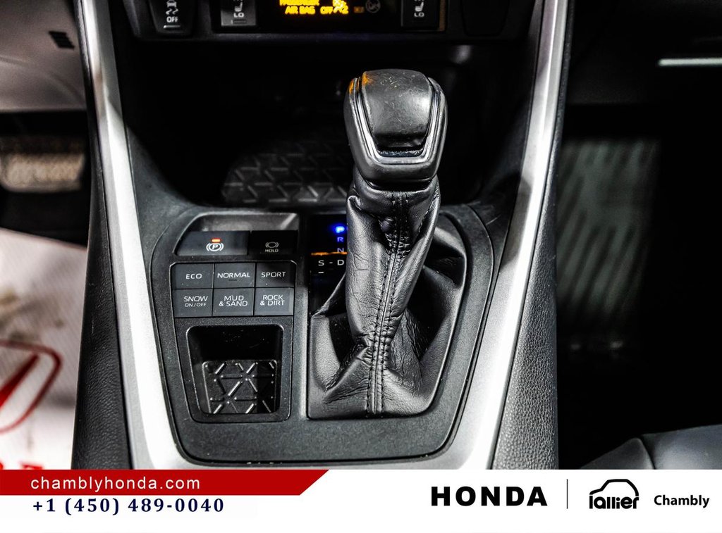 2020 Toyota RAV4 XLE AWD LEATHER I SUNROOF I MAGS I HEATED SEATS I CAMERA I ACTIVE SECURITY in Montréal, Quebec - 26 - w1024h768px