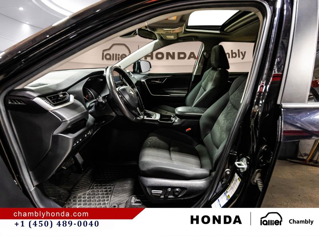 Toyota RAV4 XLE AWD I SUNROOF I MAGS I HEATED SEATS AND STEERING WHEEL I CARPLAY I ACTIVE SECURITY 2021 à Montréal, Québec - 20 - w1024h768px
