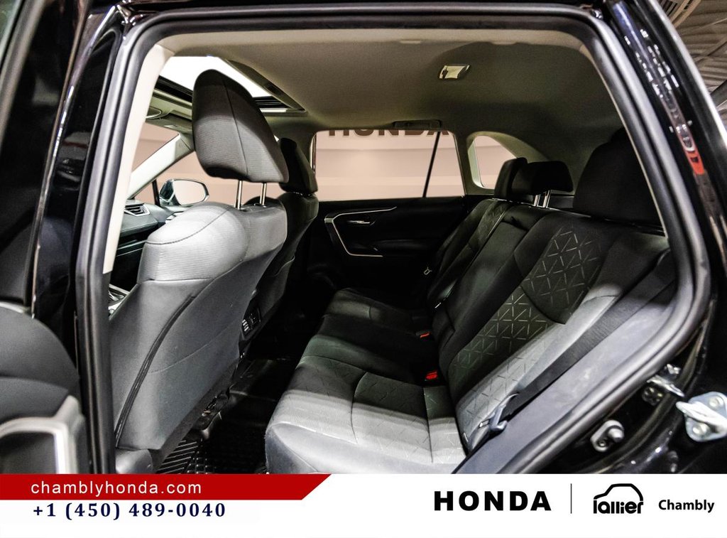 Toyota RAV4 XLE AWD I SUNROOF I MAGS I HEATED SEATS AND STEERING WHEEL I CARPLAY I ACTIVE SECURITY 2021 à Montréal, Québec - 13 - w1024h768px