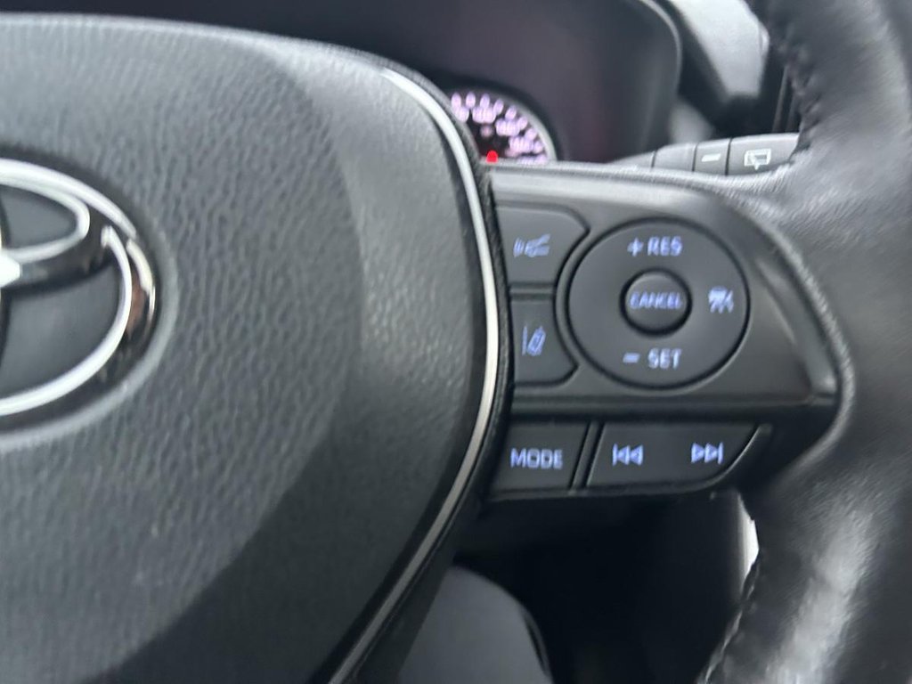 2021 Toyota RAV4 XLE AWD I SUNROOF I MAGS I HEATED SEATS AND STEERING WHEEL I CARPLAY I ACTIVE SECURITY in Montréal, Quebec - 8 - w1024h768px