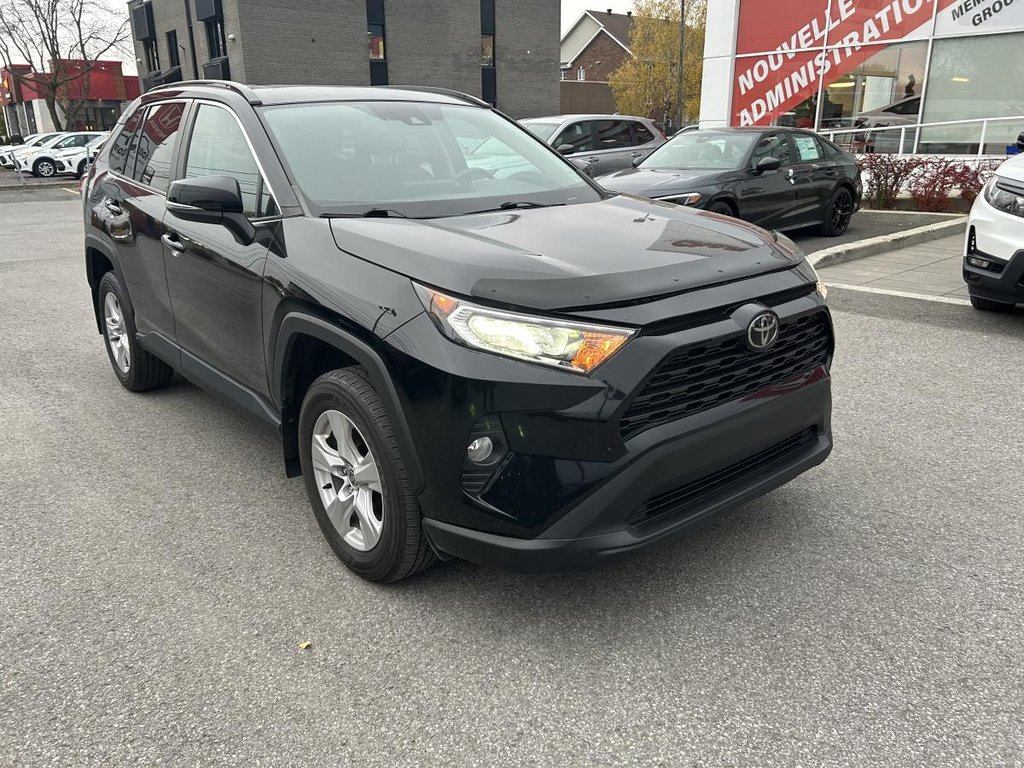 2021 Toyota RAV4 XLE AWD I SUNROOF I MAGS I HEATED SEATS AND STEERING WHEEL I CARPLAY I ACTIVE SECURITY in Montréal, Quebec - 2 - w1024h768px