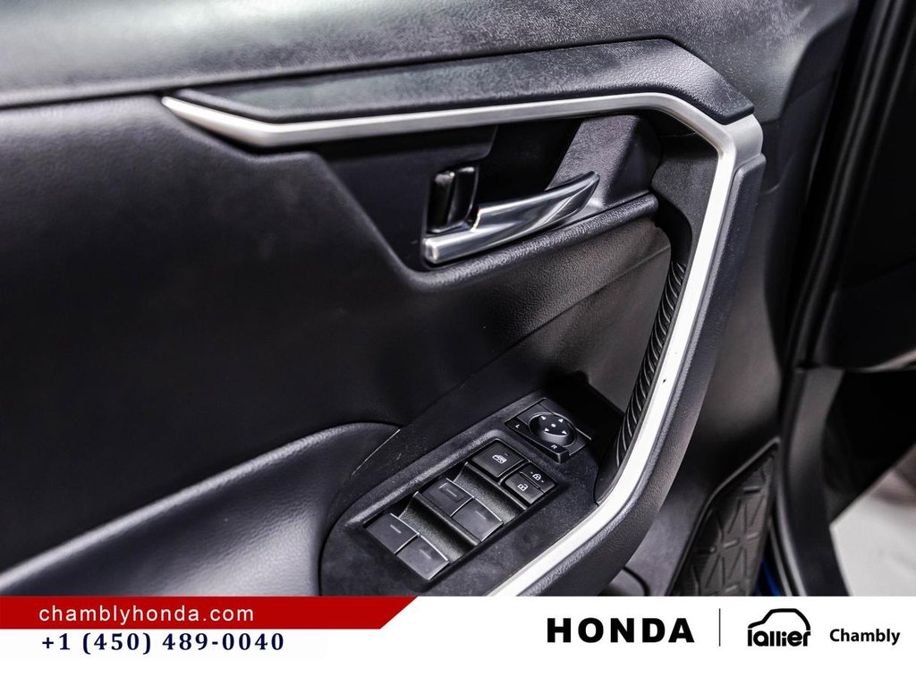 Toyota RAV4 Hybrid XLE AWD SUNROOF I MAGS I HEATED SEATS AND STEERING WHEEL I CAMERA I ACTIVE SECURITY 2024 à Montréal, Québec - 8 - w1024h768px