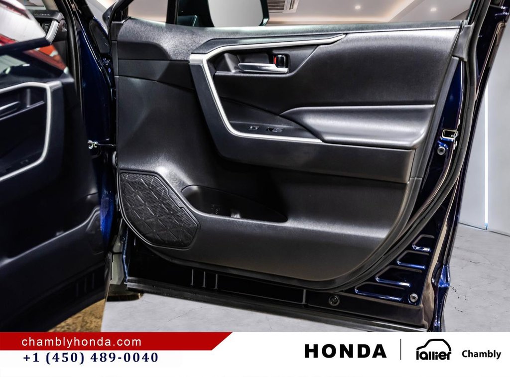 Toyota RAV4 Hybrid XLE AWD SUNROOF I MAGS I HEATED SEATS AND STEERING WHEEL I CAMERA I ACTIVE SECURITY 2024 à Montréal, Québec - 14 - w1024h768px